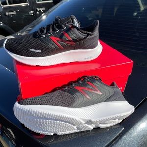 Men’s New balance running course size 7.5